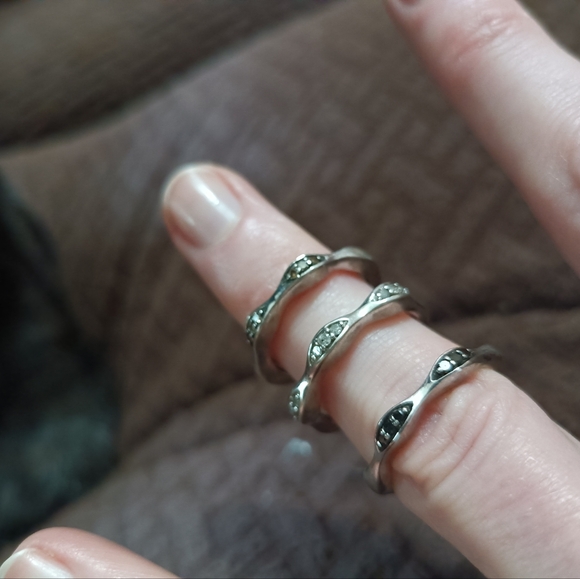 3 band diamond ring - Picture 3 of 3